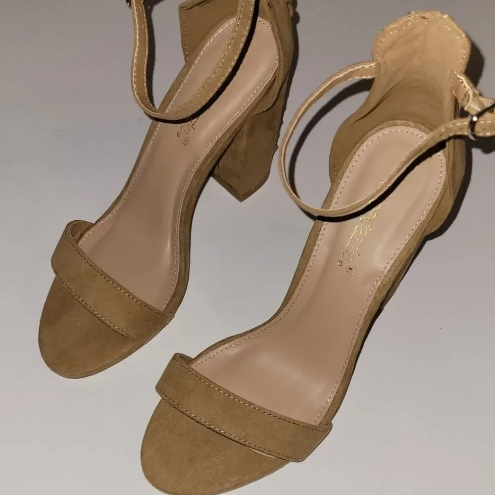 New in Box Shoe Dazzle Tonya boho block faux-suede heel - Picture 4 of 14